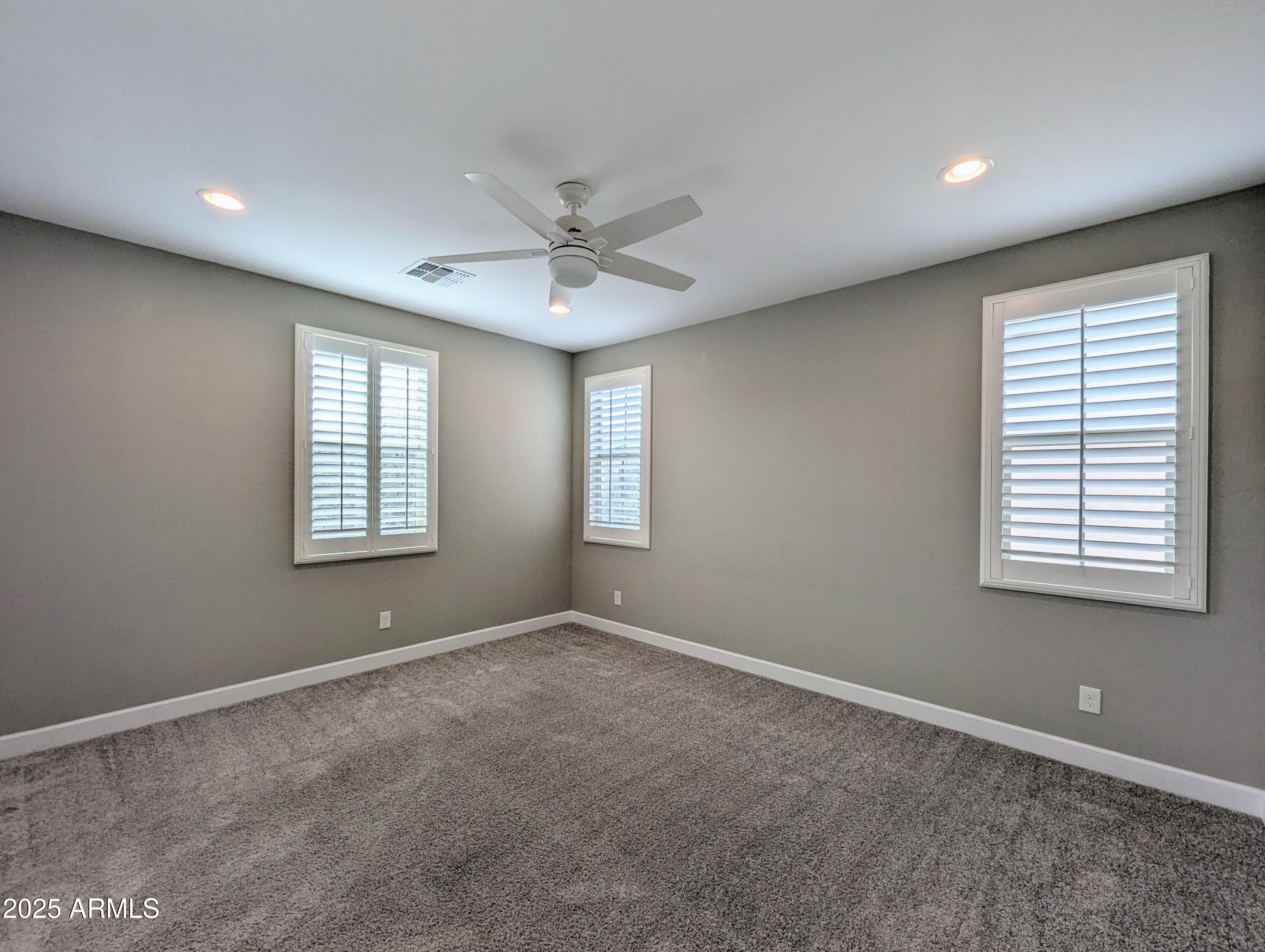 932 W YOSEMITE Drive