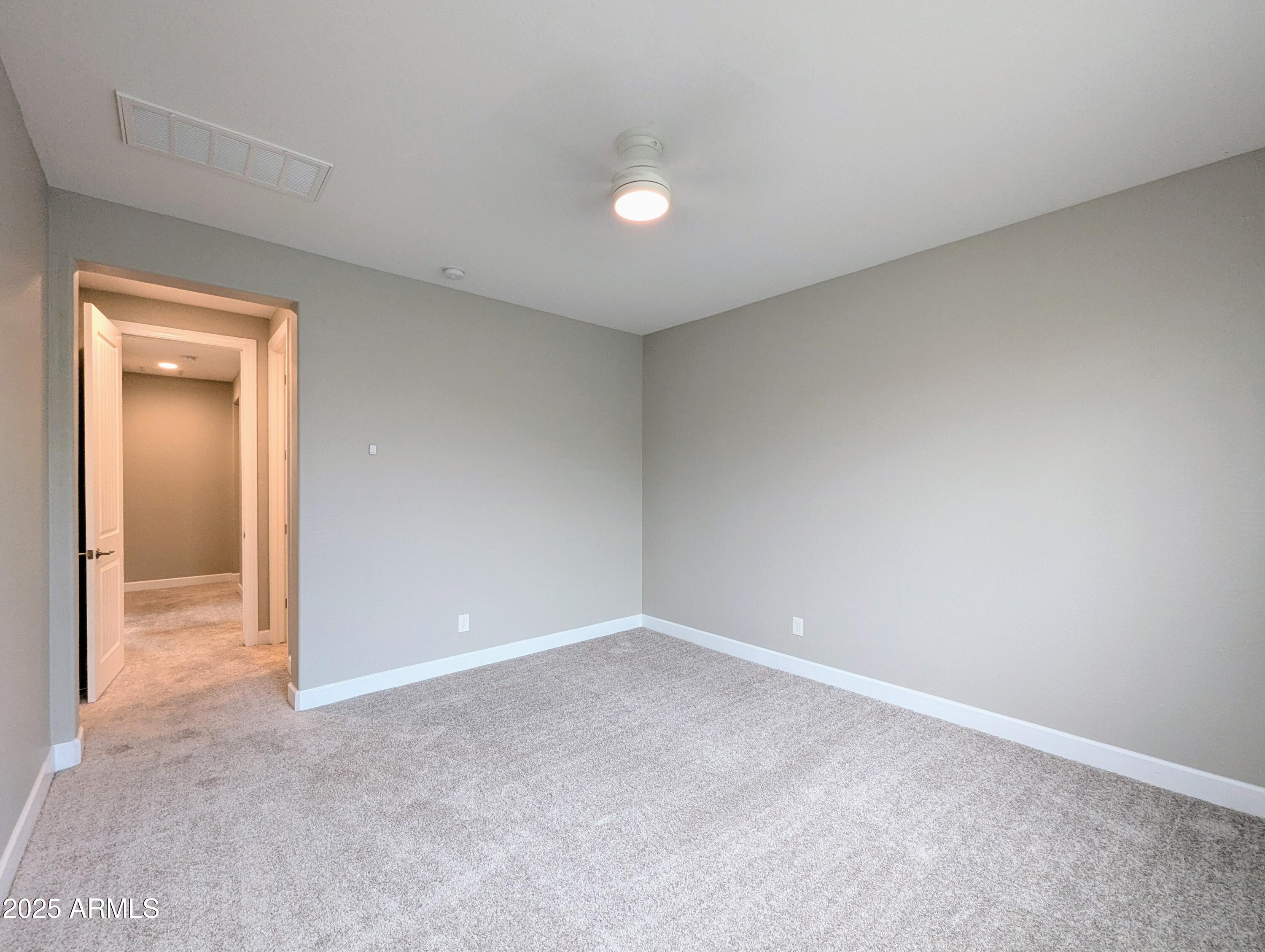 932 W YOSEMITE Drive