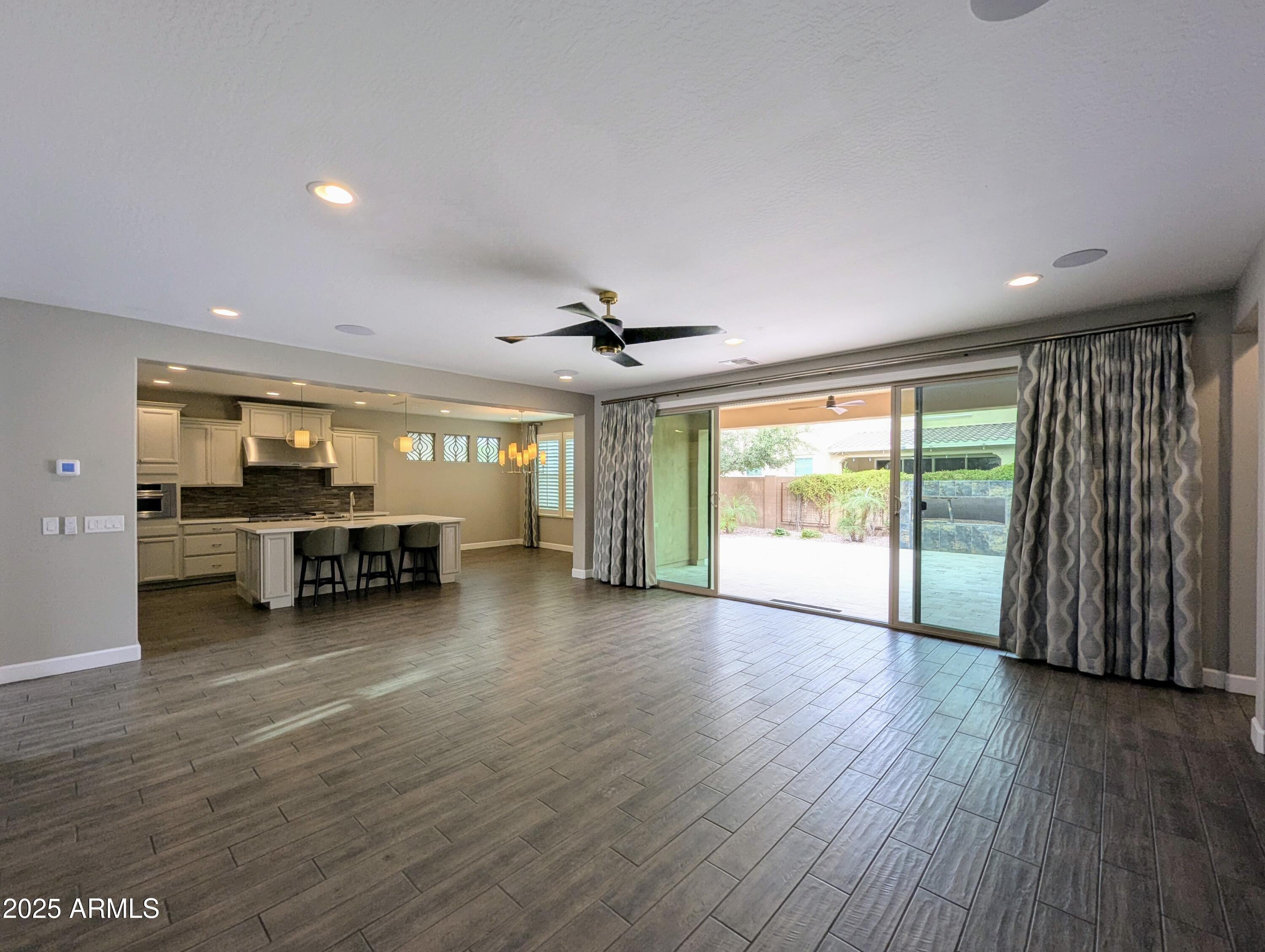 932 W YOSEMITE Drive