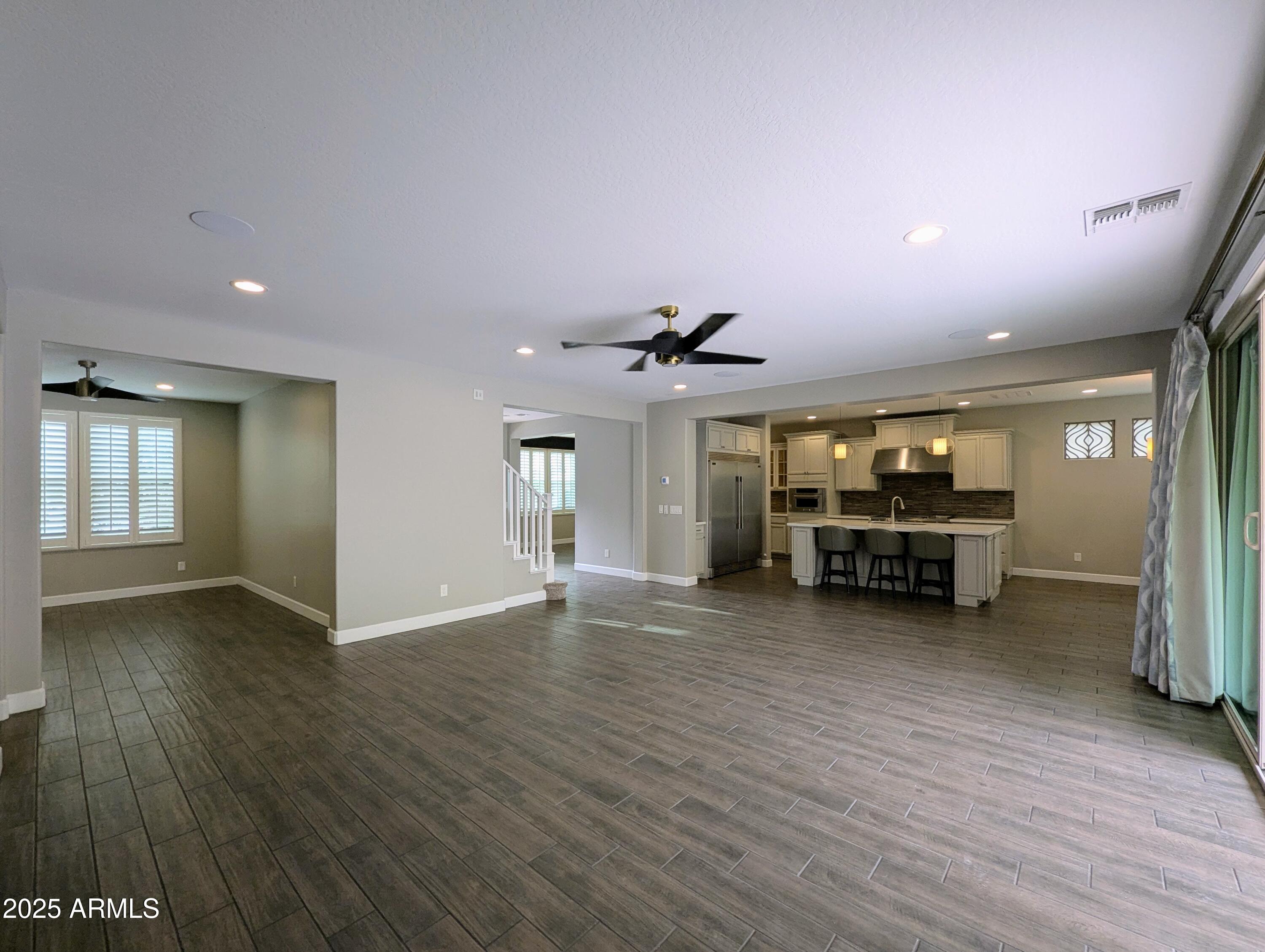 932 W YOSEMITE Drive