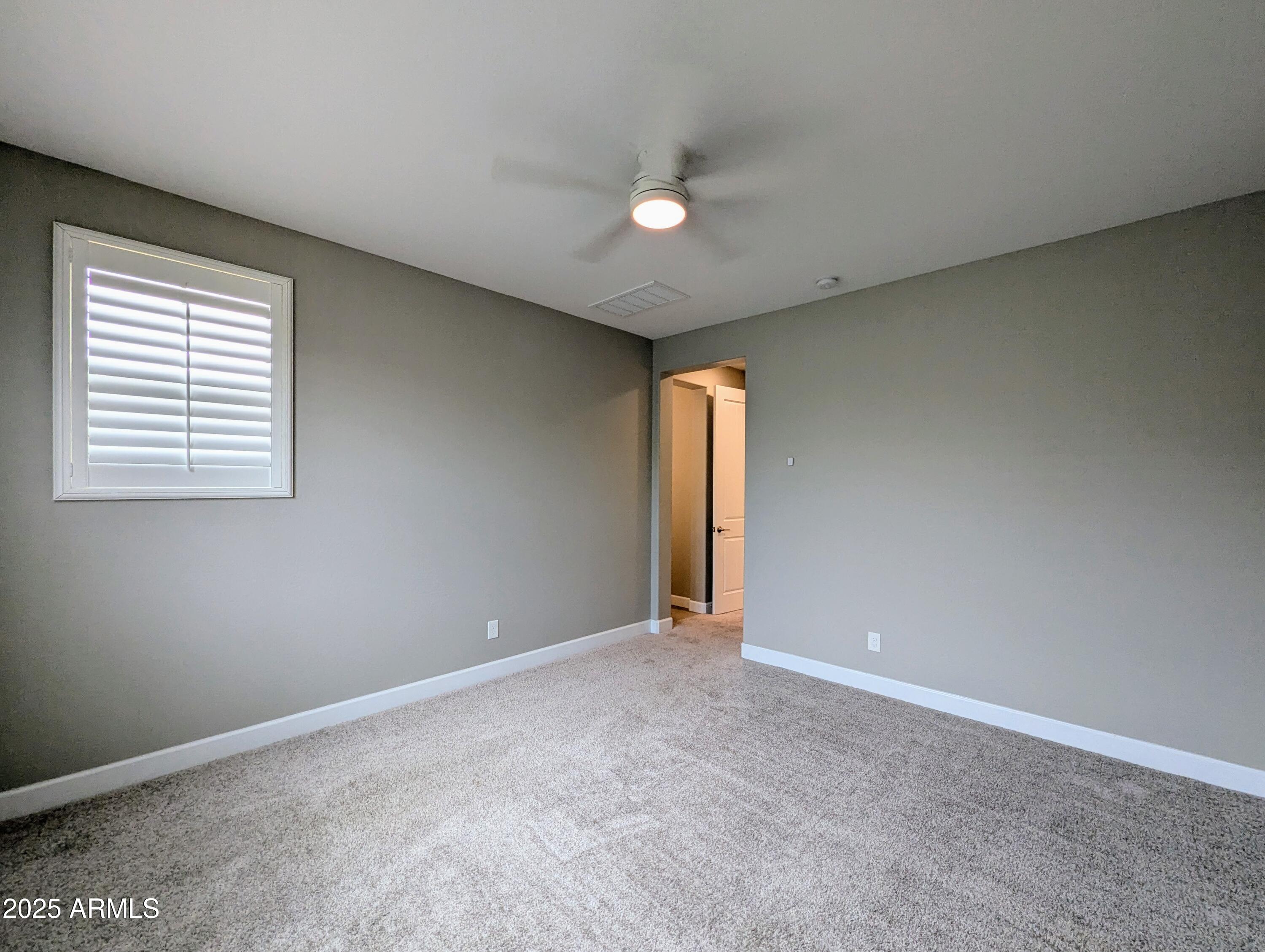 932 W YOSEMITE Drive