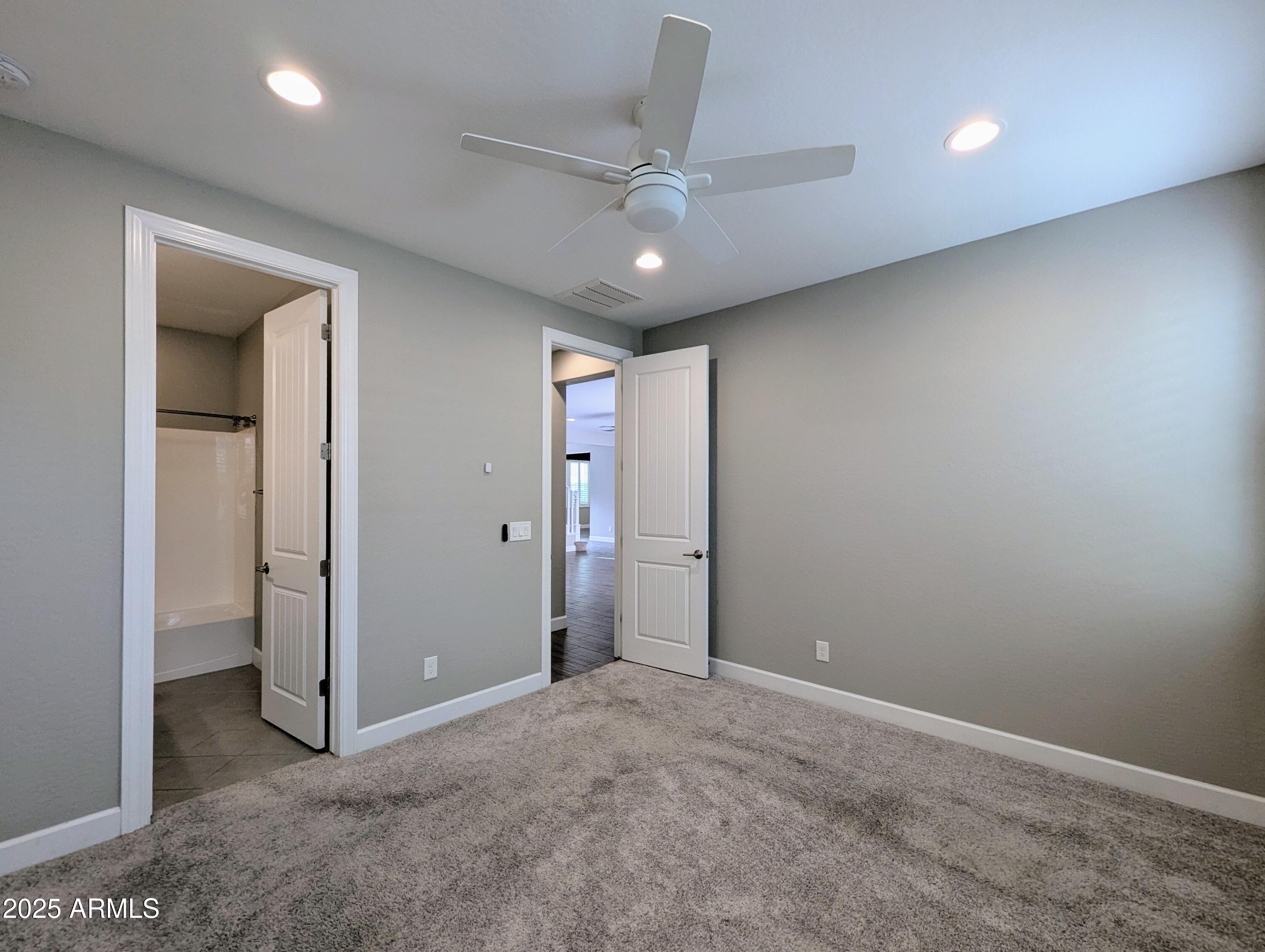 932 W YOSEMITE Drive