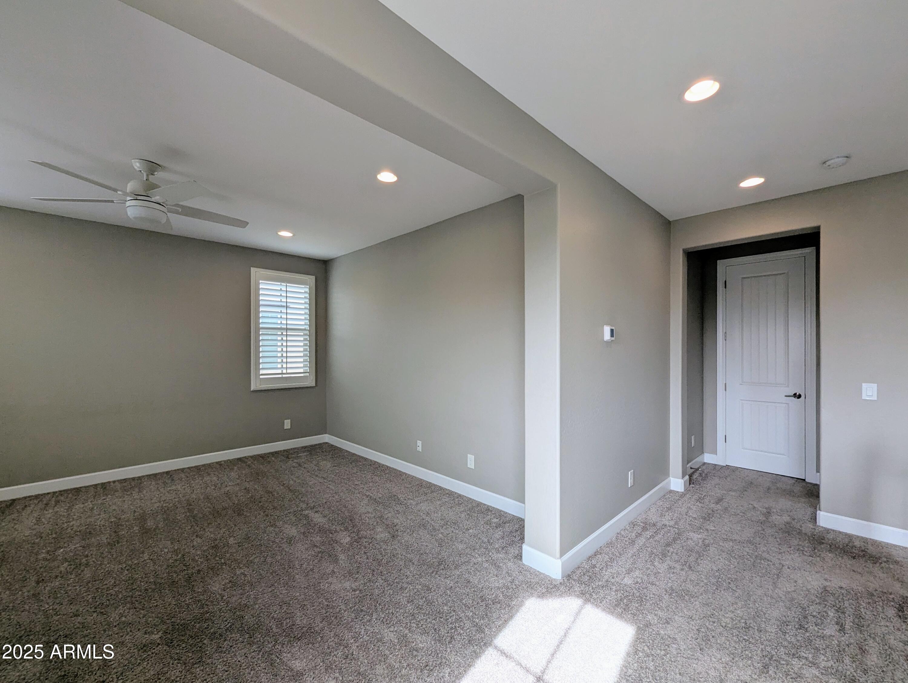 932 W YOSEMITE Drive