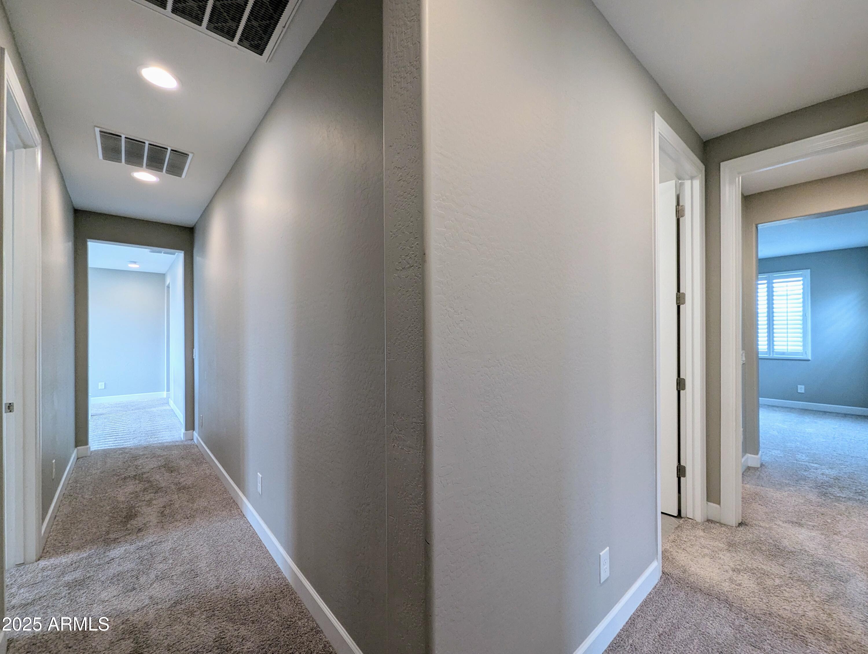 932 W YOSEMITE Drive