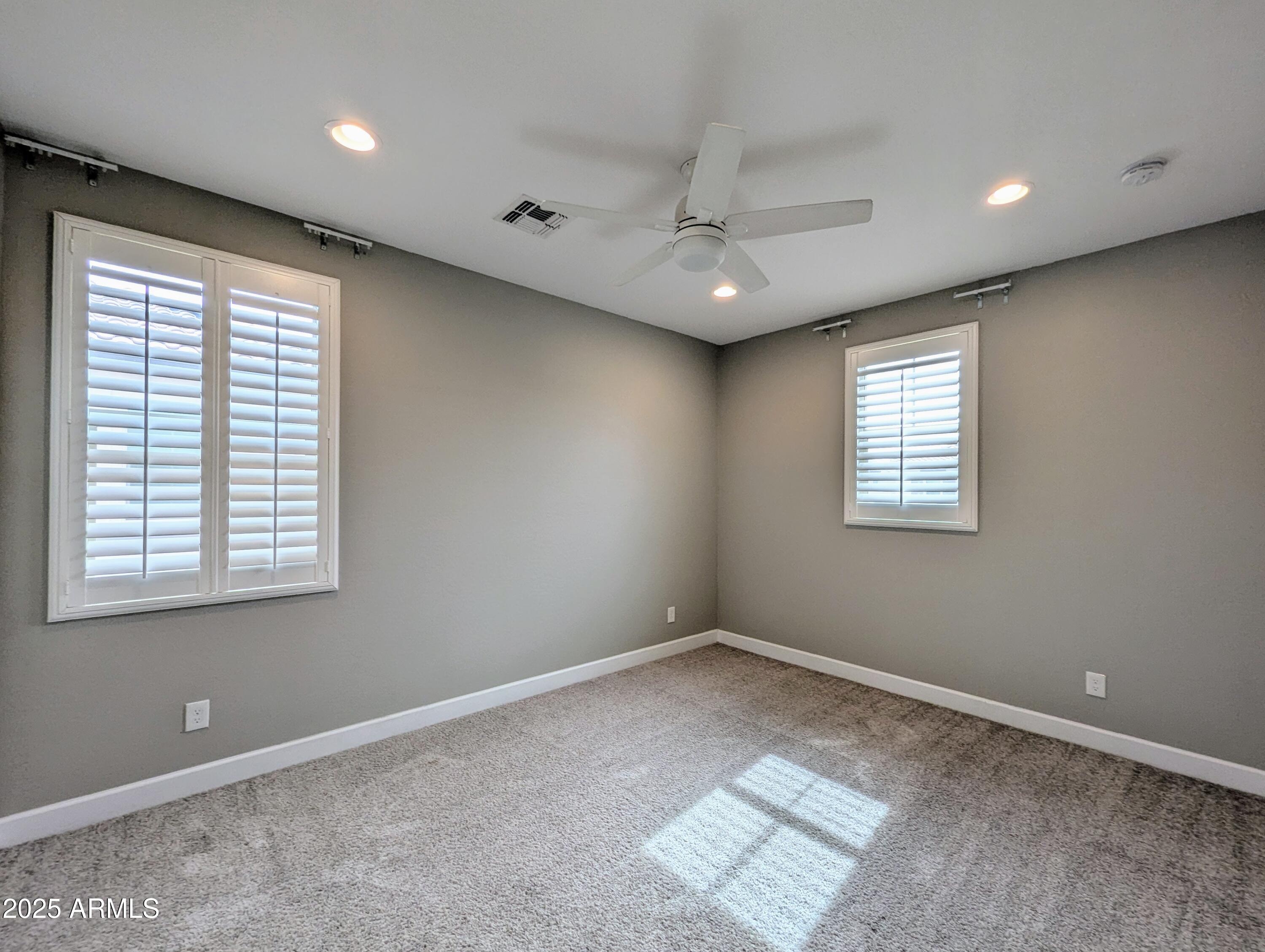 932 W YOSEMITE Drive