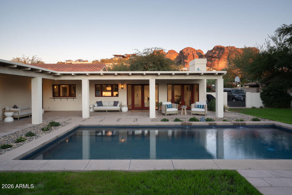 5602 N CAMELBACK CANYON Place