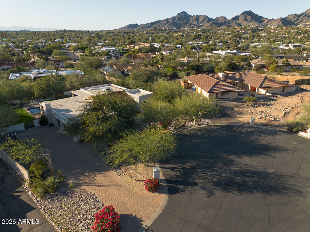 5602 N CAMELBACK CANYON Place