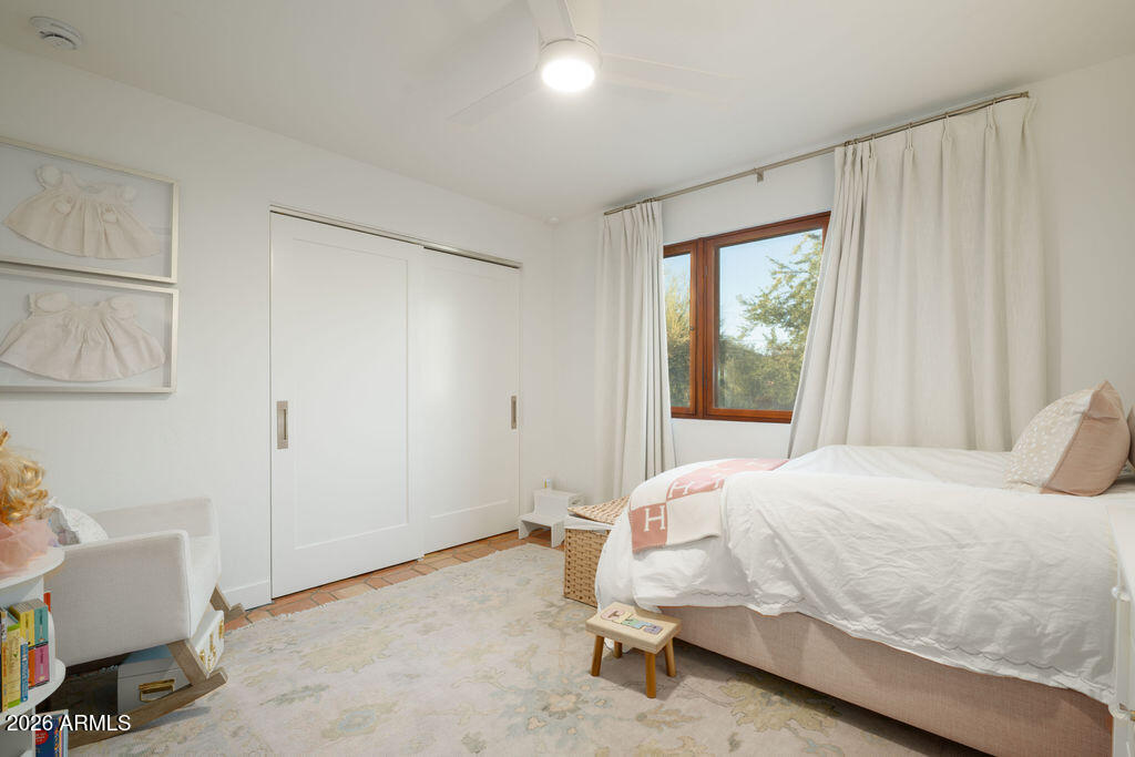 5602 N CAMELBACK CANYON Place