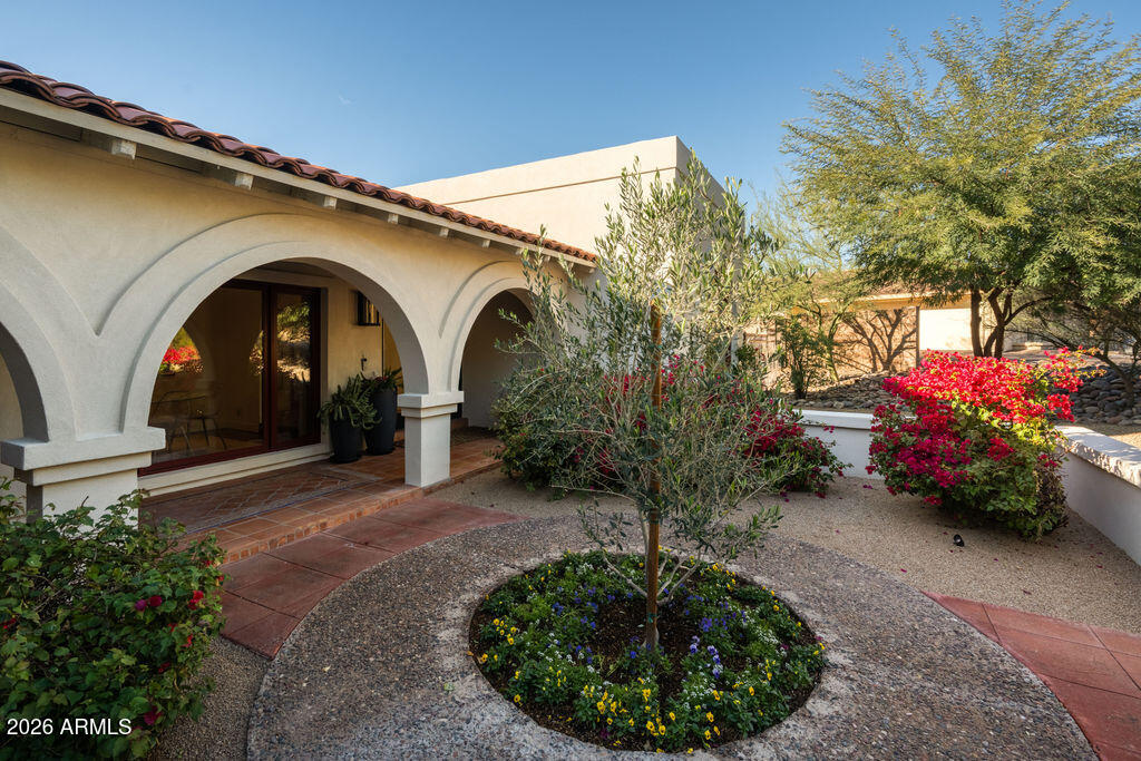 5602 N CAMELBACK CANYON Place