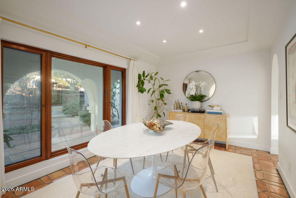 5602 N CAMELBACK CANYON Place