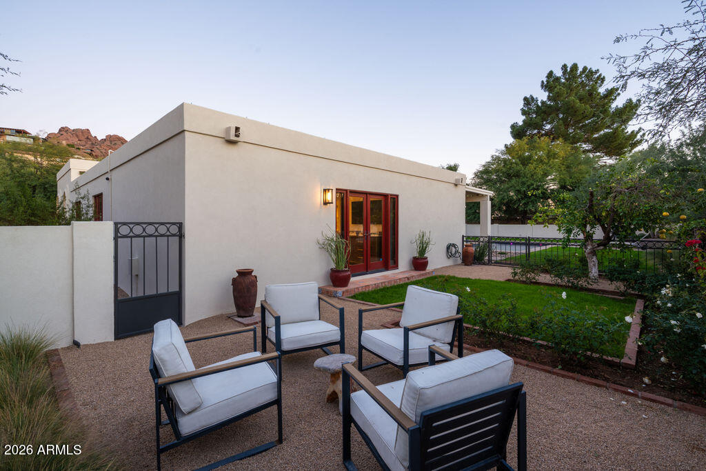 5602 N CAMELBACK CANYON Place