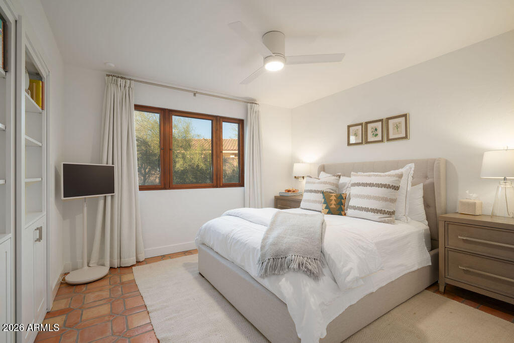 5602 N CAMELBACK CANYON Place