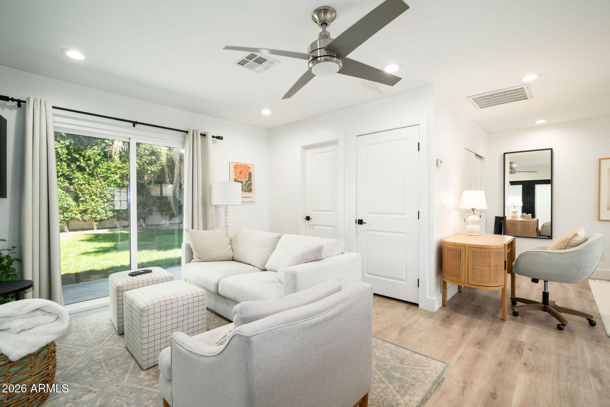 4813 E FAIRMOUNT Avenue