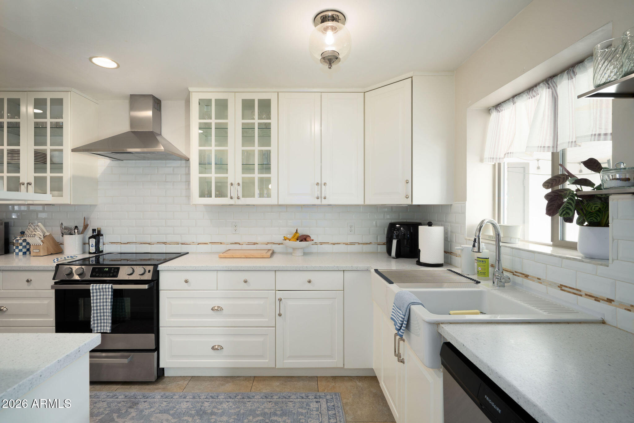 4813 E FAIRMOUNT Avenue