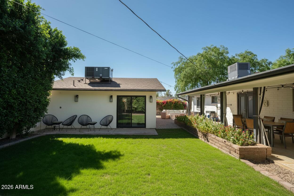 4813 E FAIRMOUNT Avenue