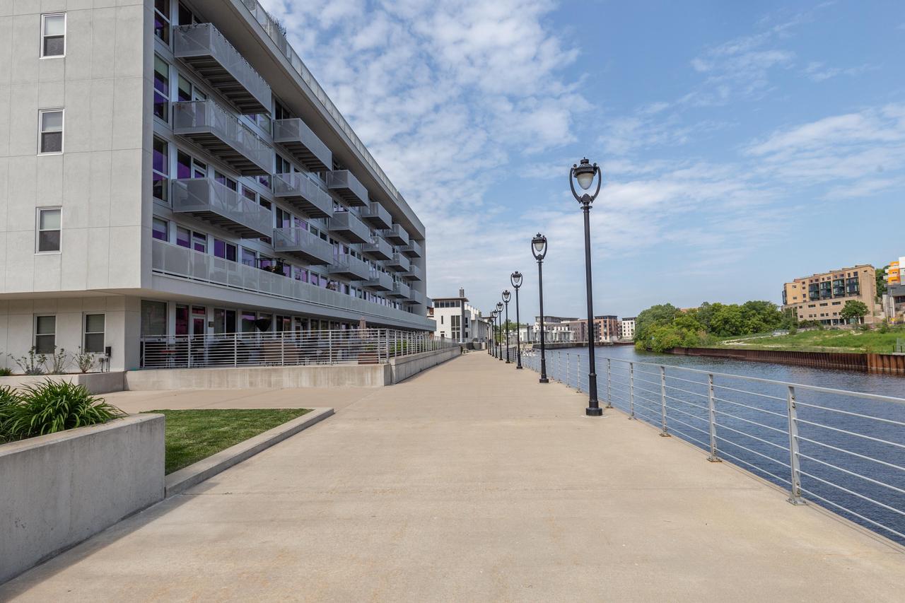 1902 North Commerce STREET 213