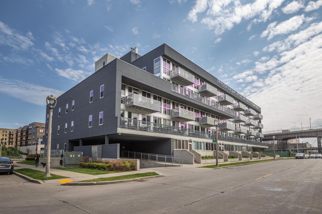 1902 North Commerce STREET 213