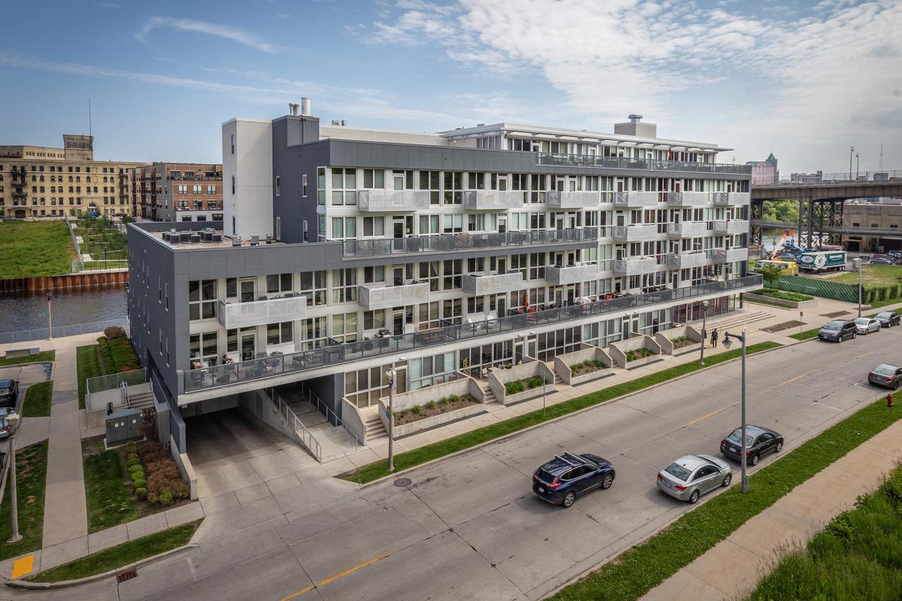 1902 North Commerce STREET 213