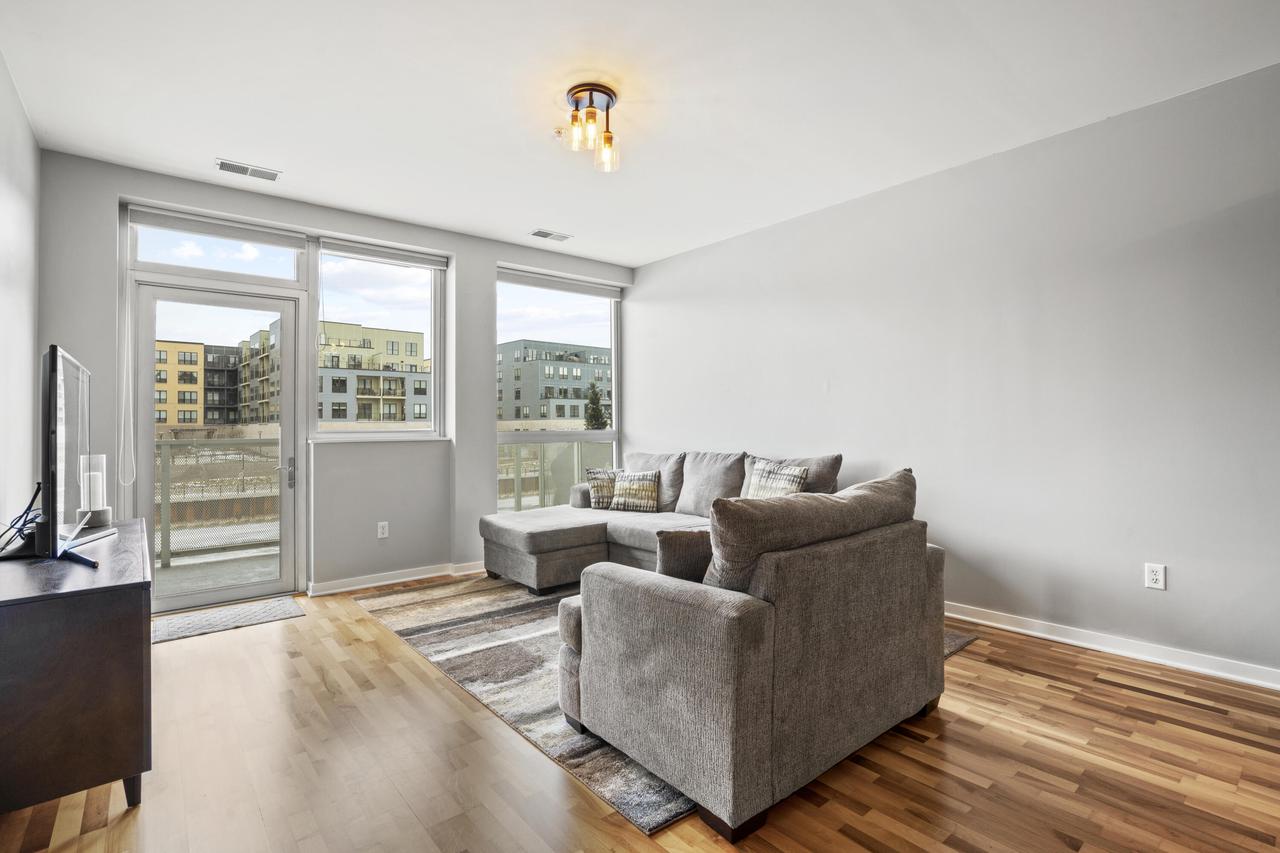 1902 North Commerce STREET 213