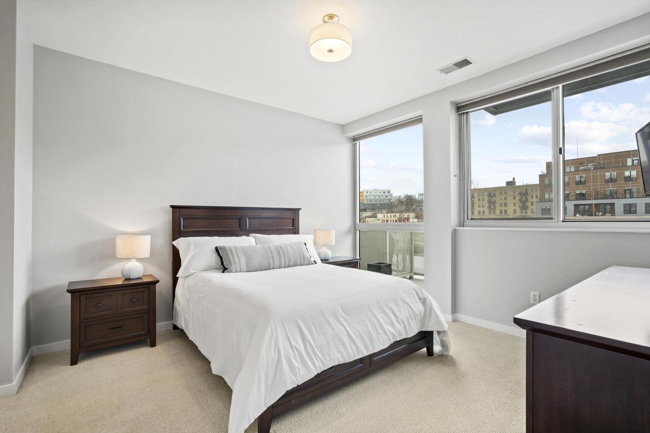 1902 North Commerce STREET 213