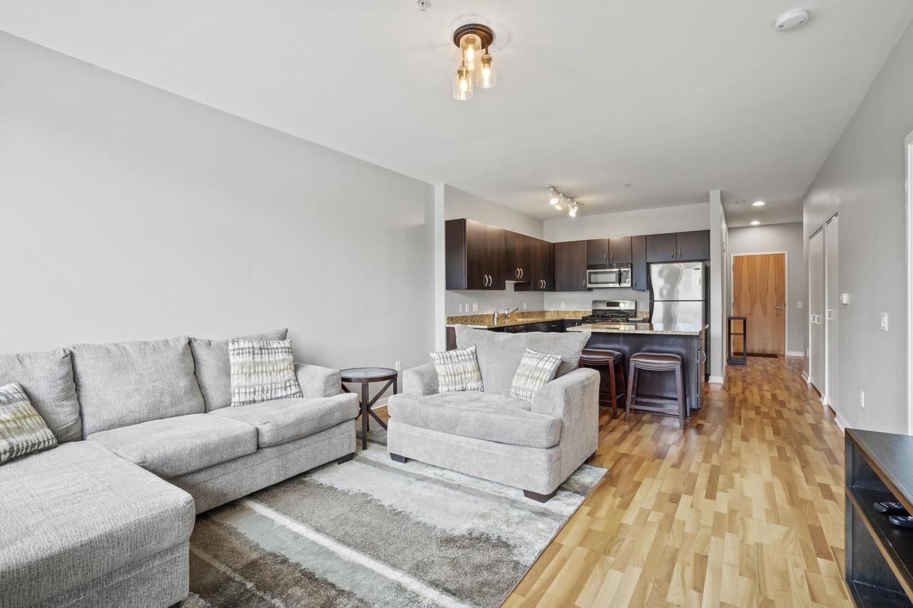 1902 North Commerce STREET 213