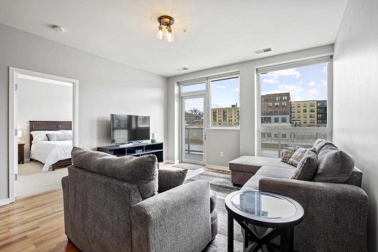 1902 North Commerce STREET 213