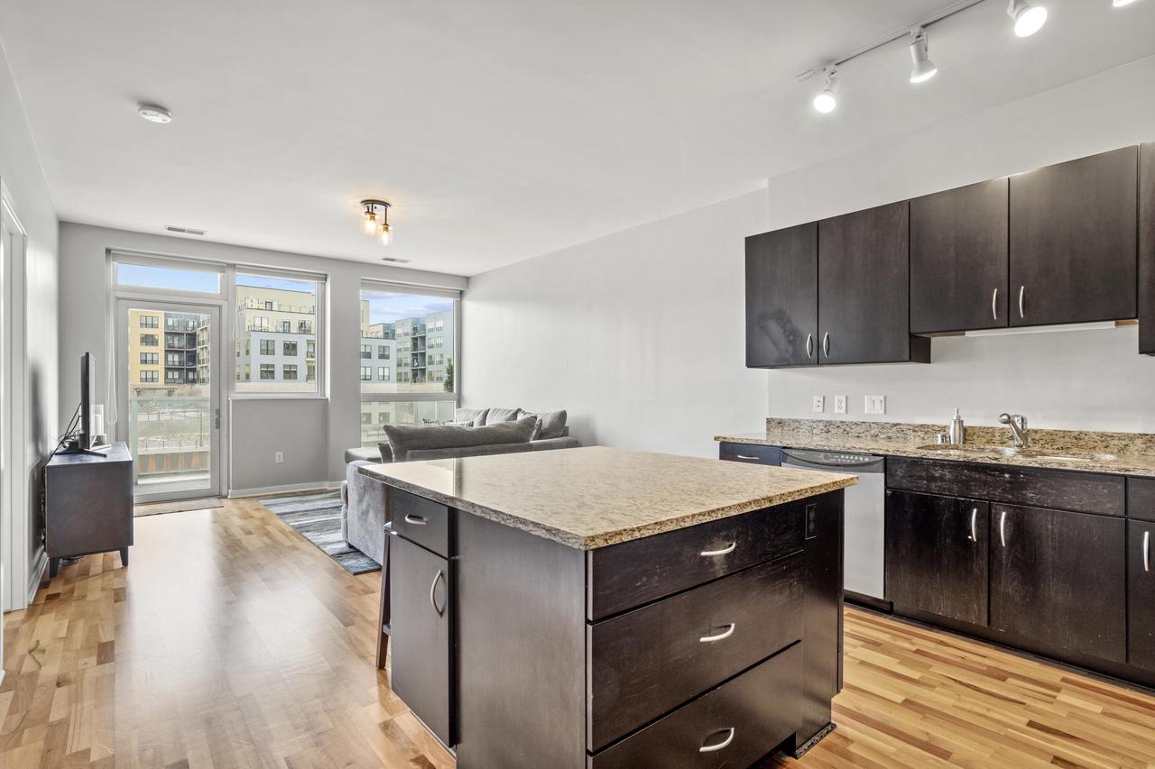 1902 North Commerce STREET 213