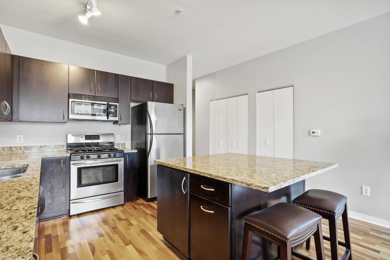 1902 North Commerce STREET 213