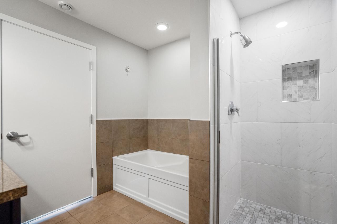 1902 North Commerce STREET 213