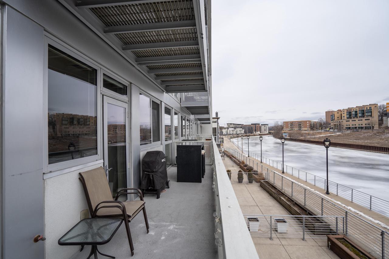 1902 North Commerce STREET 213