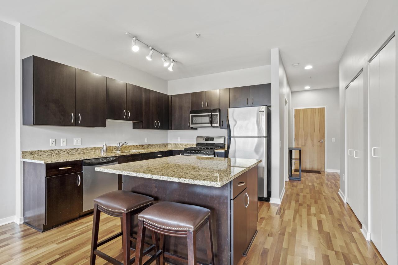 1902 North Commerce STREET 213