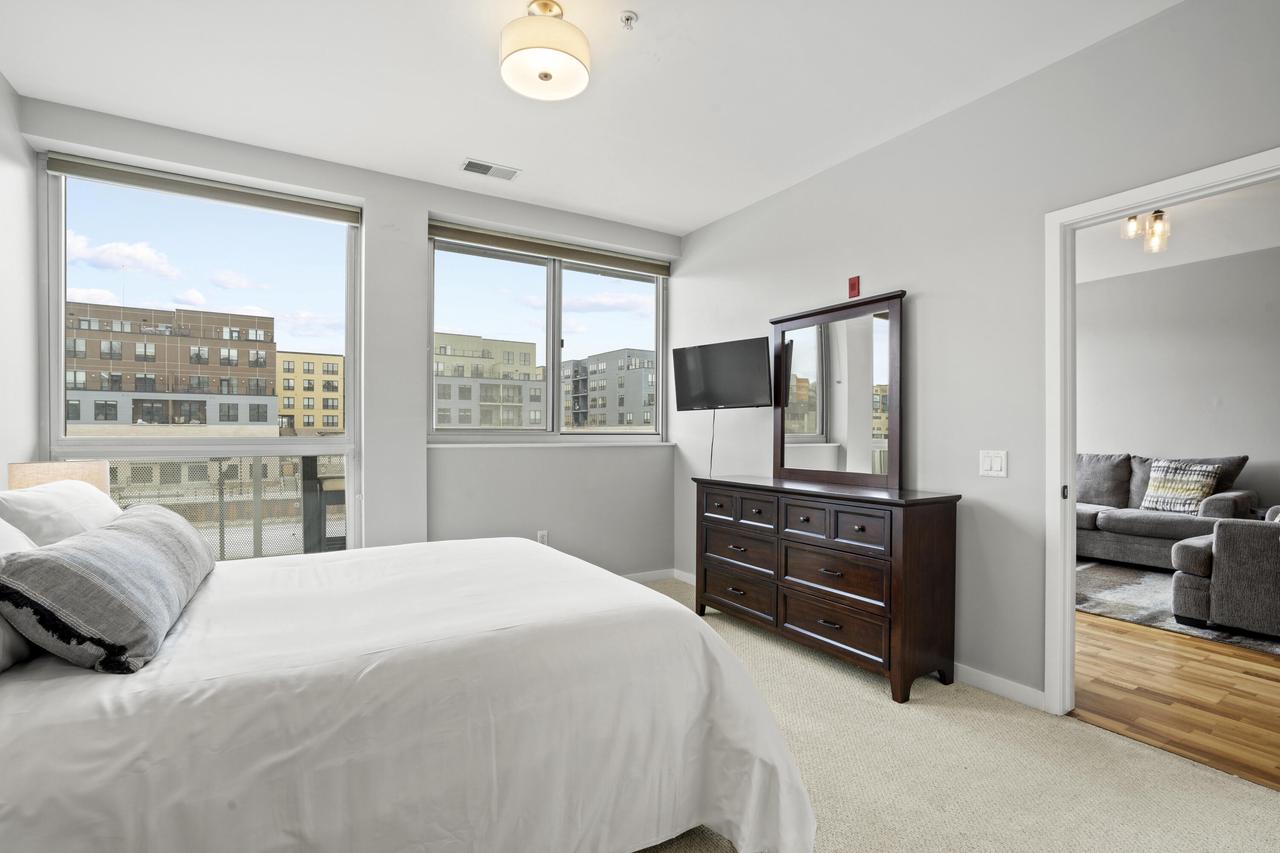 1902 North Commerce STREET 213