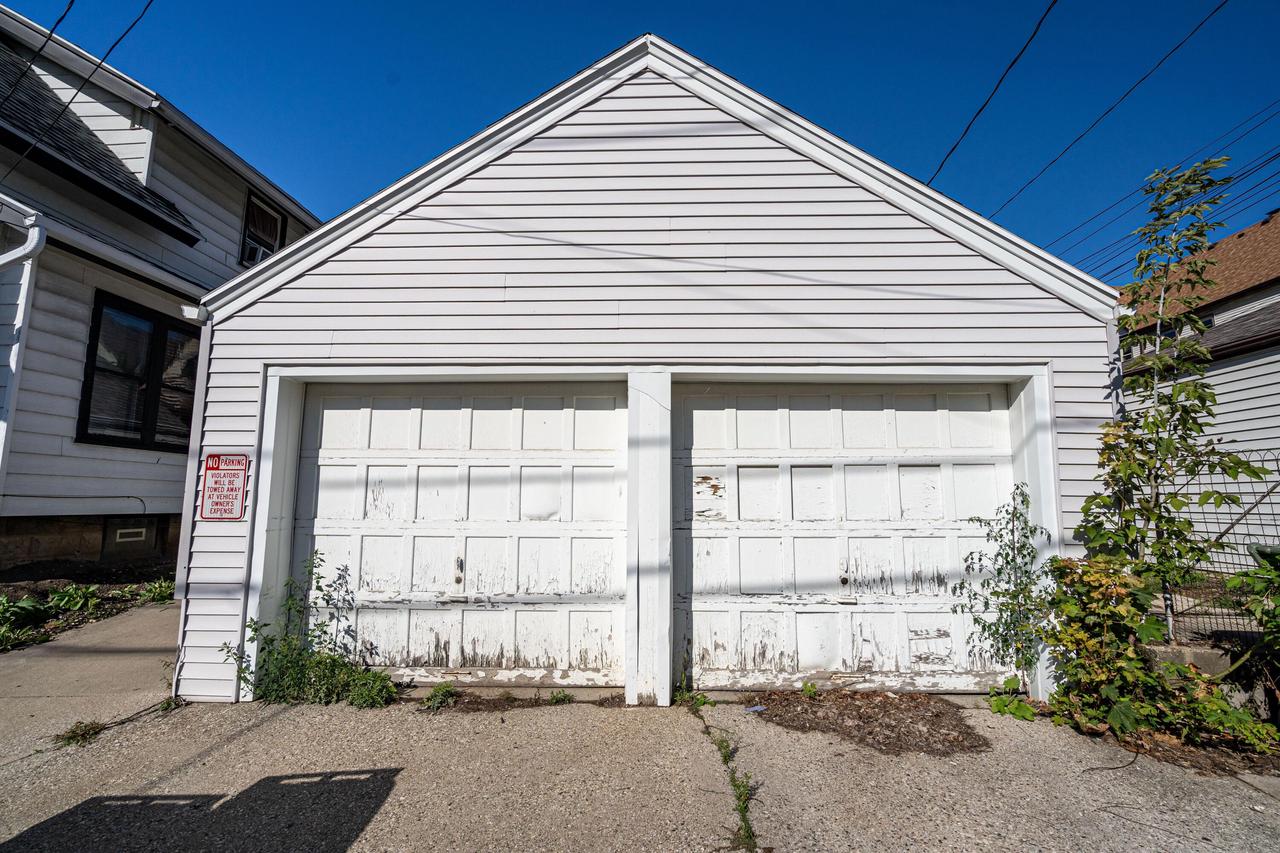 2988 S Herman Street Unit: 2990