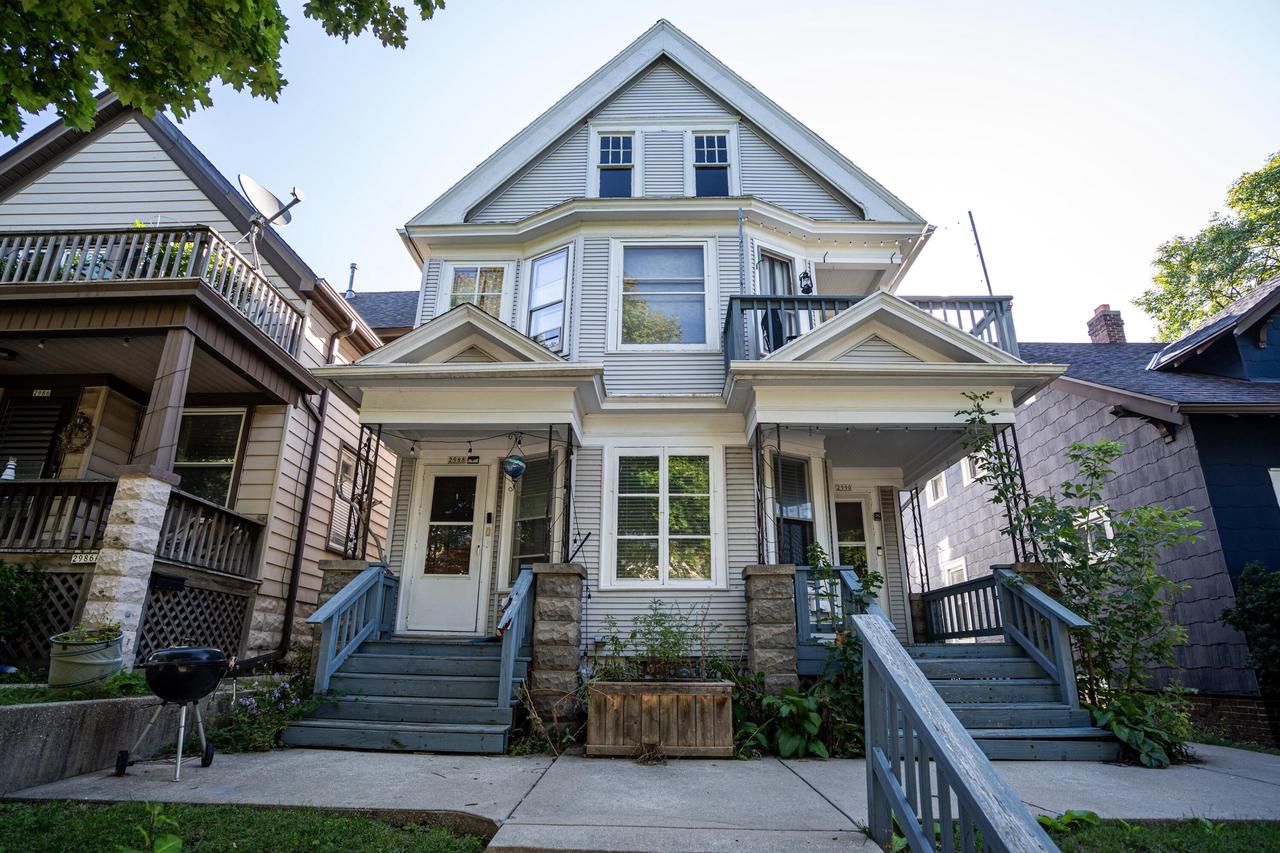 2988 S Herman Street Unit: 2990