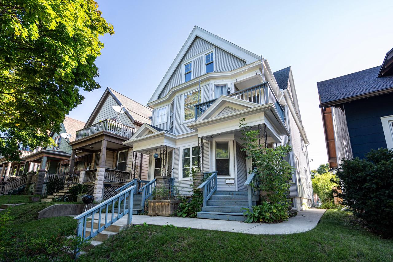 2988 S Herman Street Unit: 2990