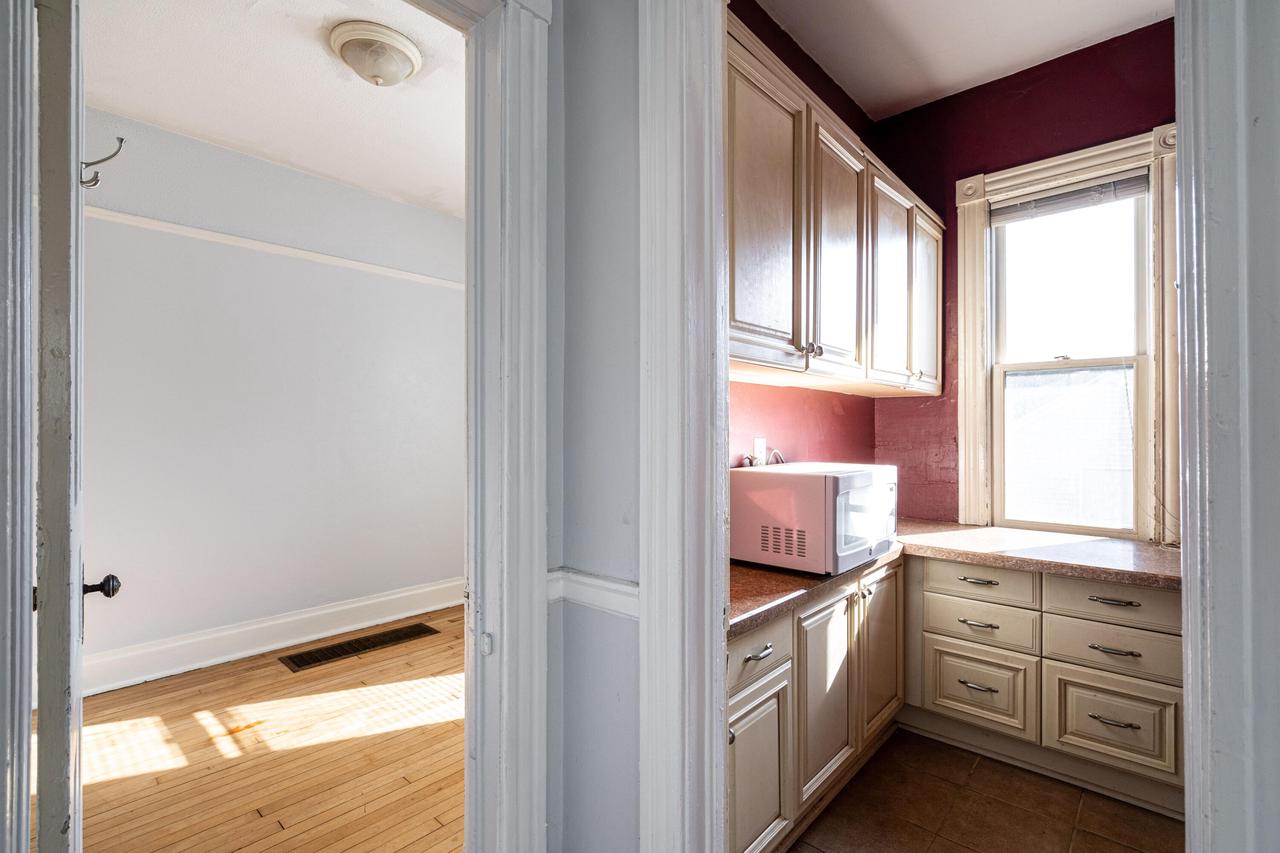 2988 S Herman Street Unit: 2990