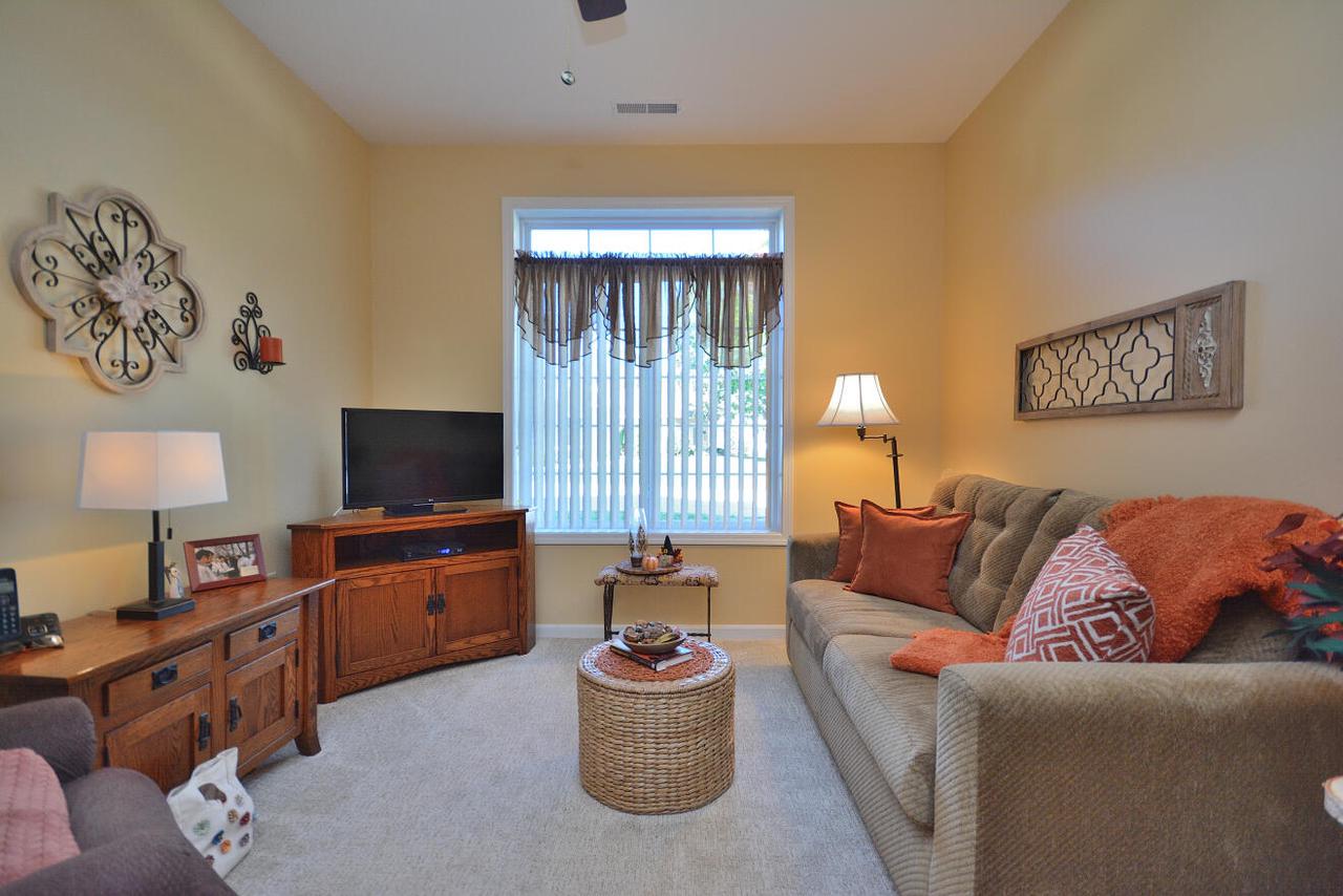 W398N5923 Autumn Woods DRIVE