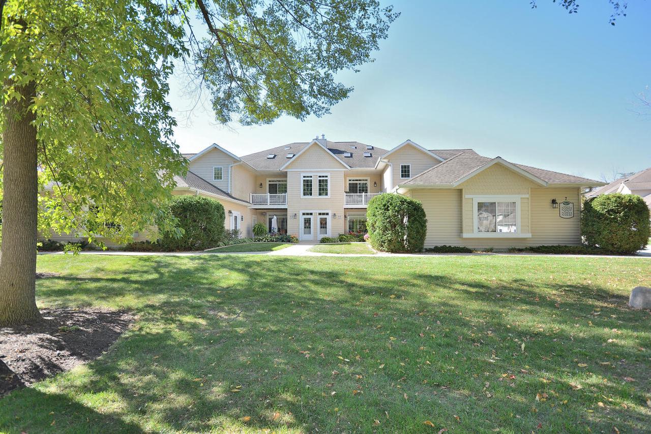 W398N5923 Autumn Woods DRIVE