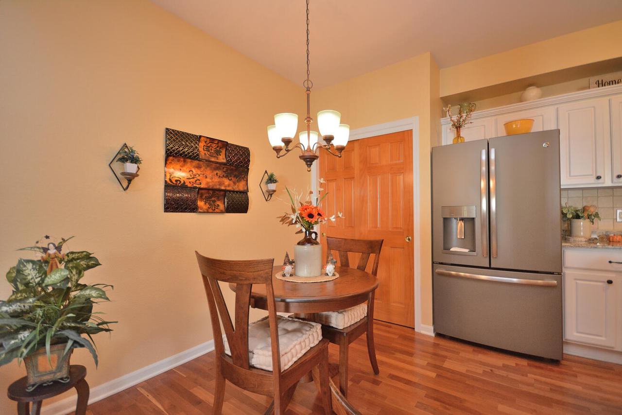 W398N5923 Autumn Woods DRIVE