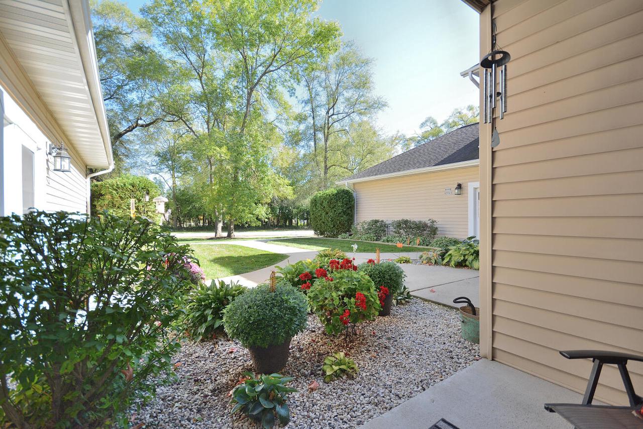 W398N5923 Autumn Woods DRIVE