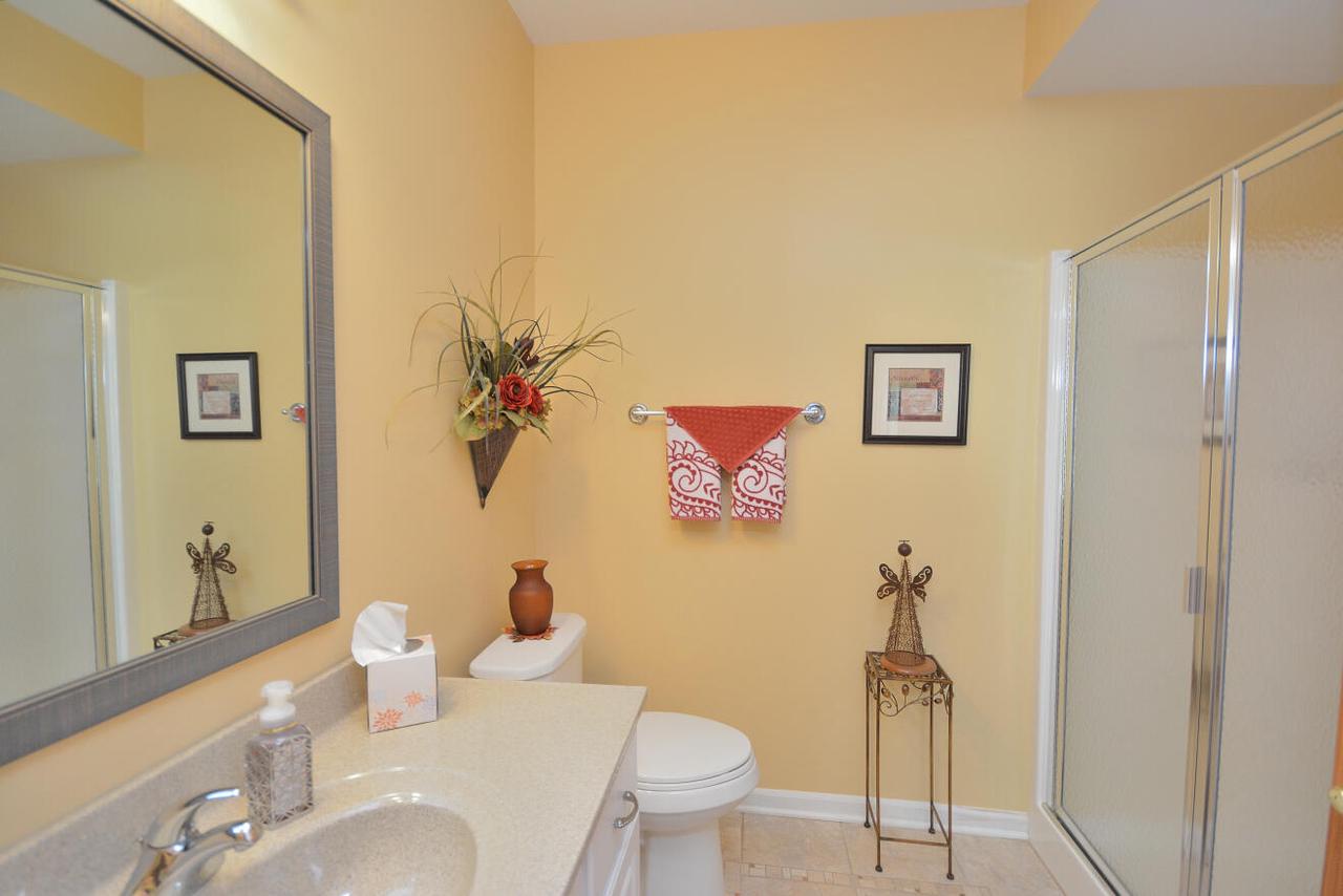 W398N5923 Autumn Woods DRIVE