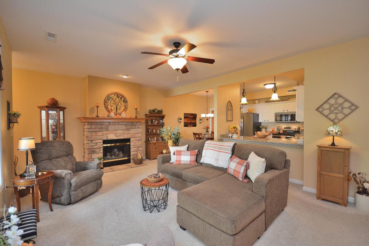 W398N5923 Autumn Woods DRIVE