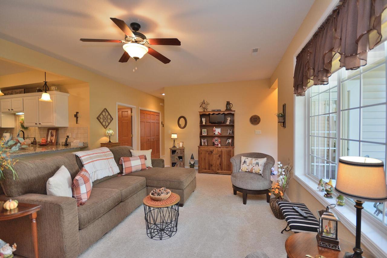 W398N5923 Autumn Woods DRIVE