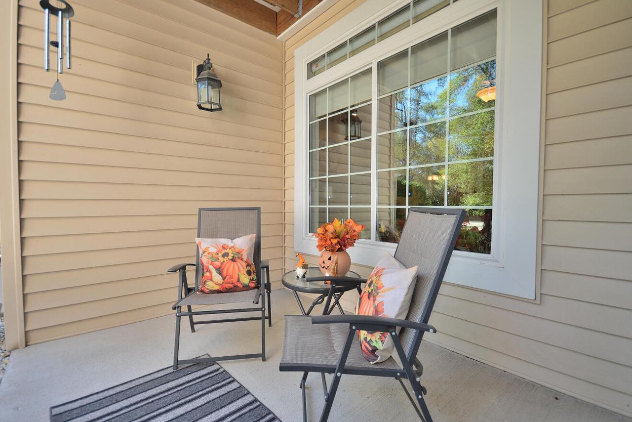 W398N5923 Autumn Woods DRIVE