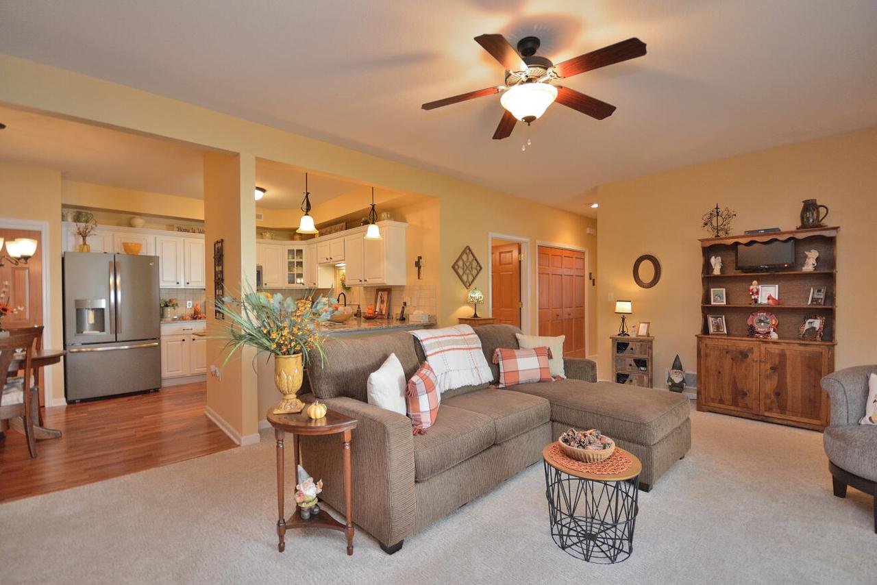 W398N5923 Autumn Woods DRIVE