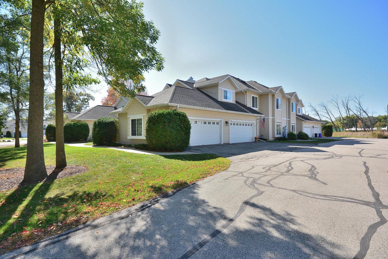 W398N5923 Autumn Woods DRIVE