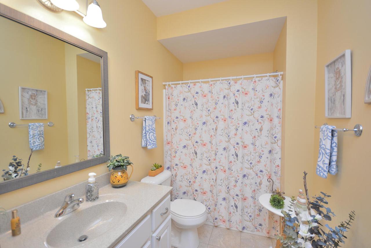 W398N5923 Autumn Woods DRIVE