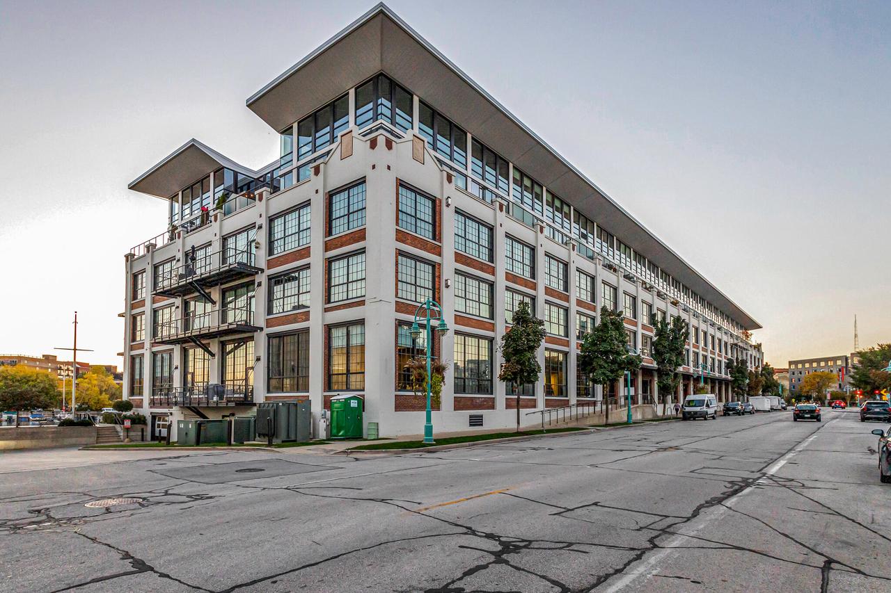 311 E Erie Street Unit: 418