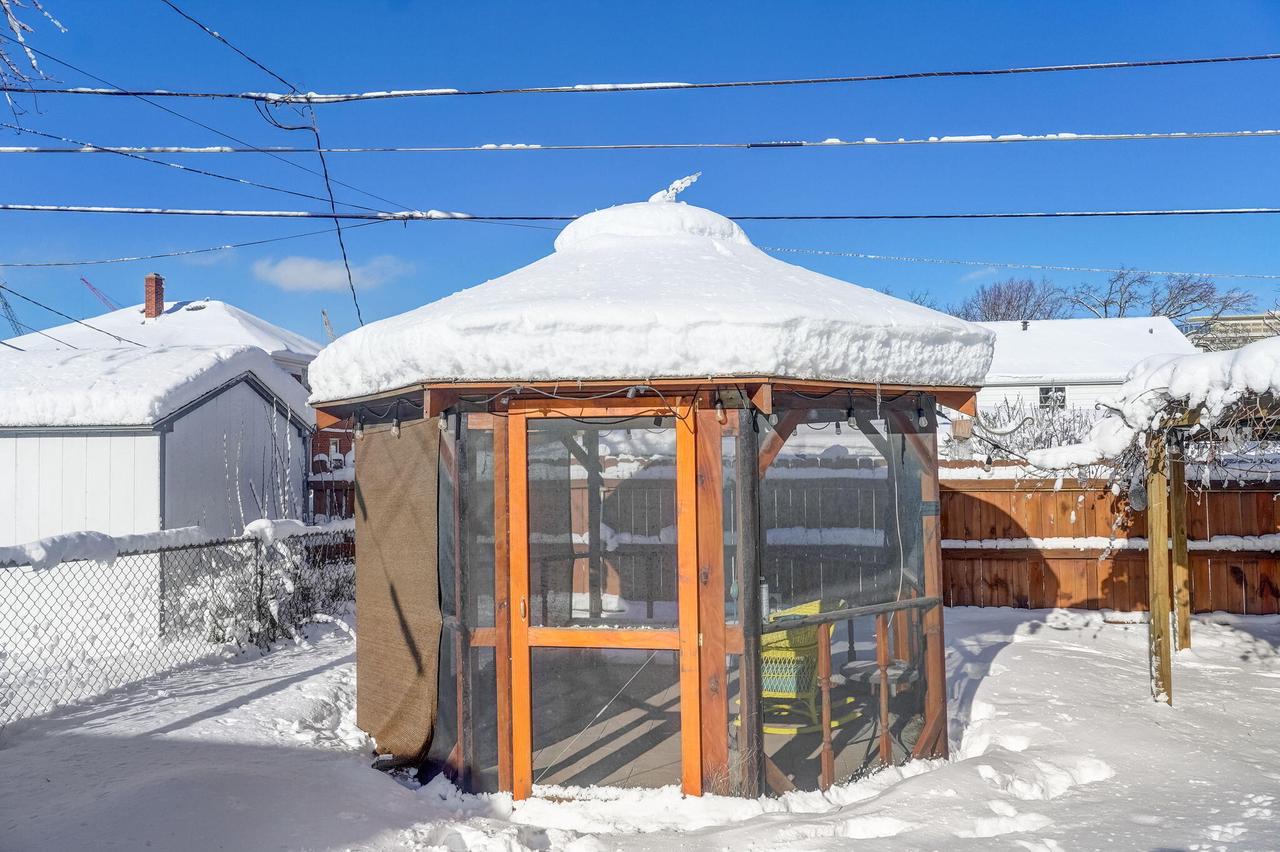 9136 W Michigan Street