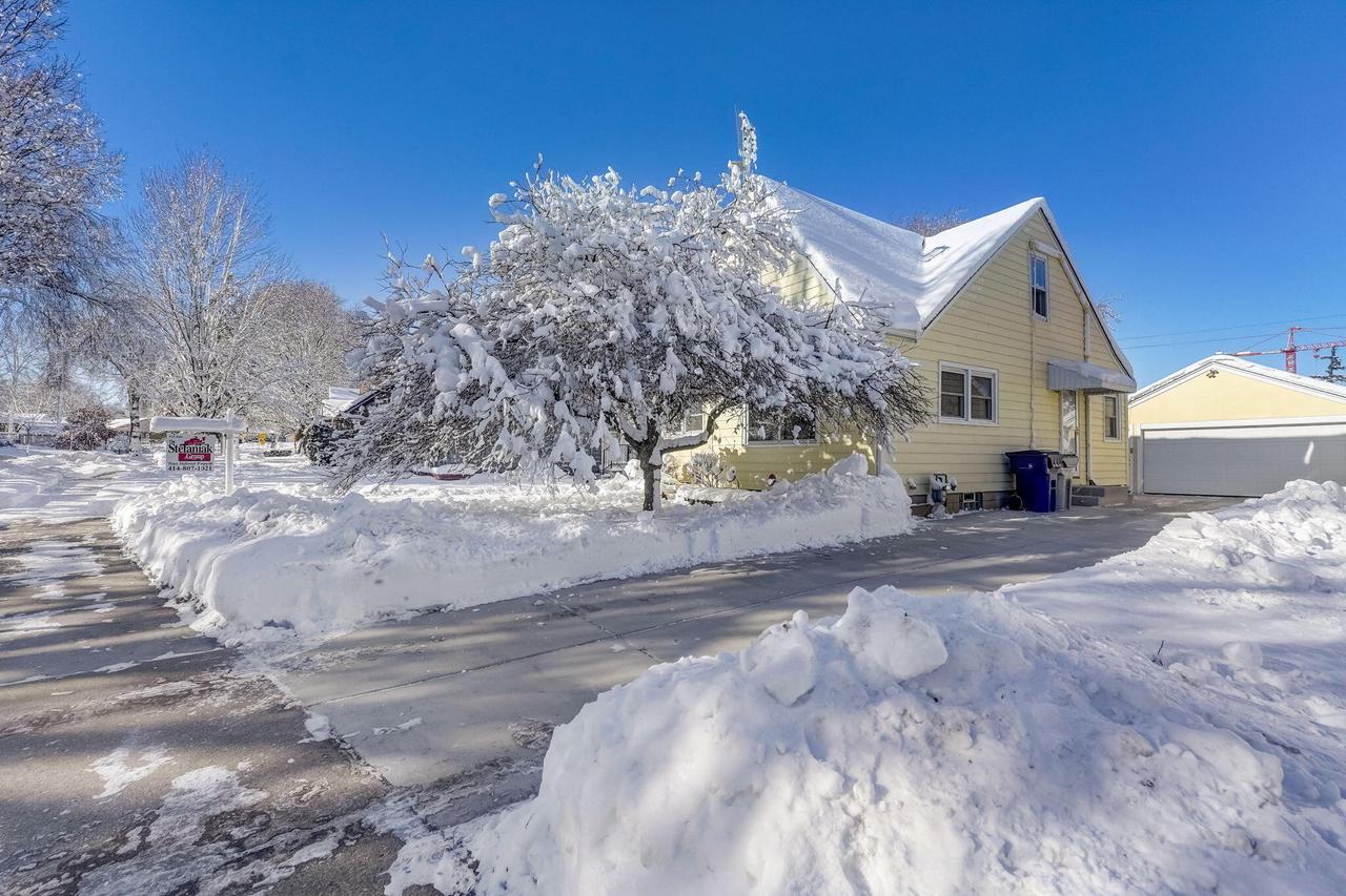 9136 W Michigan Street